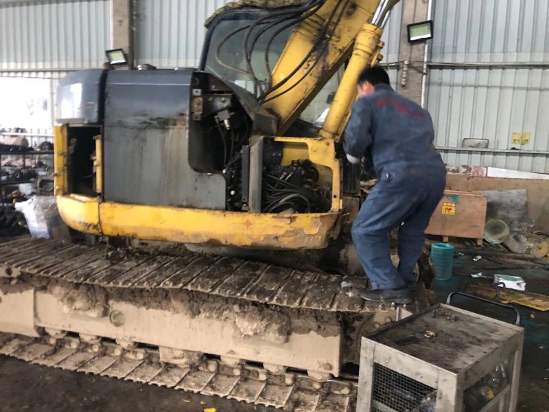 卡特挖掘机在现代建筑中的应用与优势